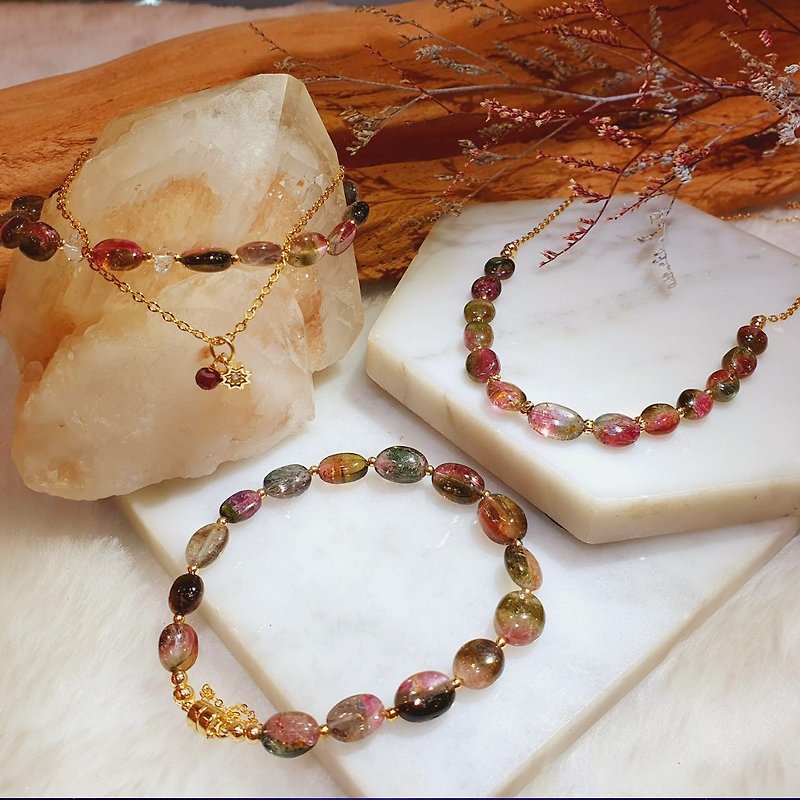 Natural watermelon tourmaline design jewelry gradient color necklace OT buckle magnetic buckle to attract wealth and ward off evil spirits - สร้อยข้อมือ - คริสตัล หลากหลายสี