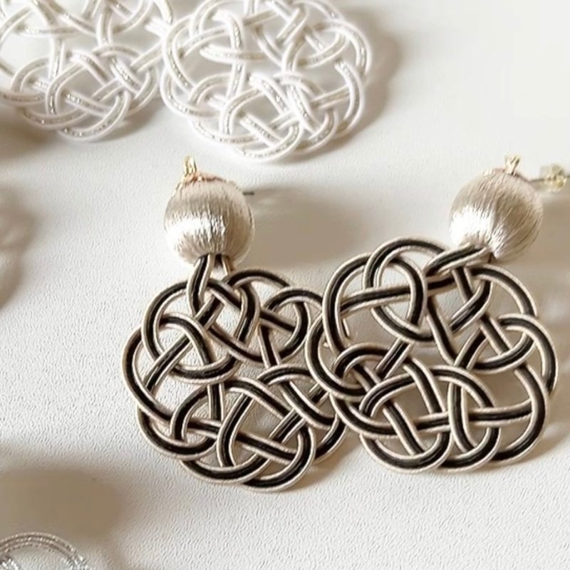 Mizuhiki Accessories –  Bonbori - Earrings & Clip-ons - Paper Black