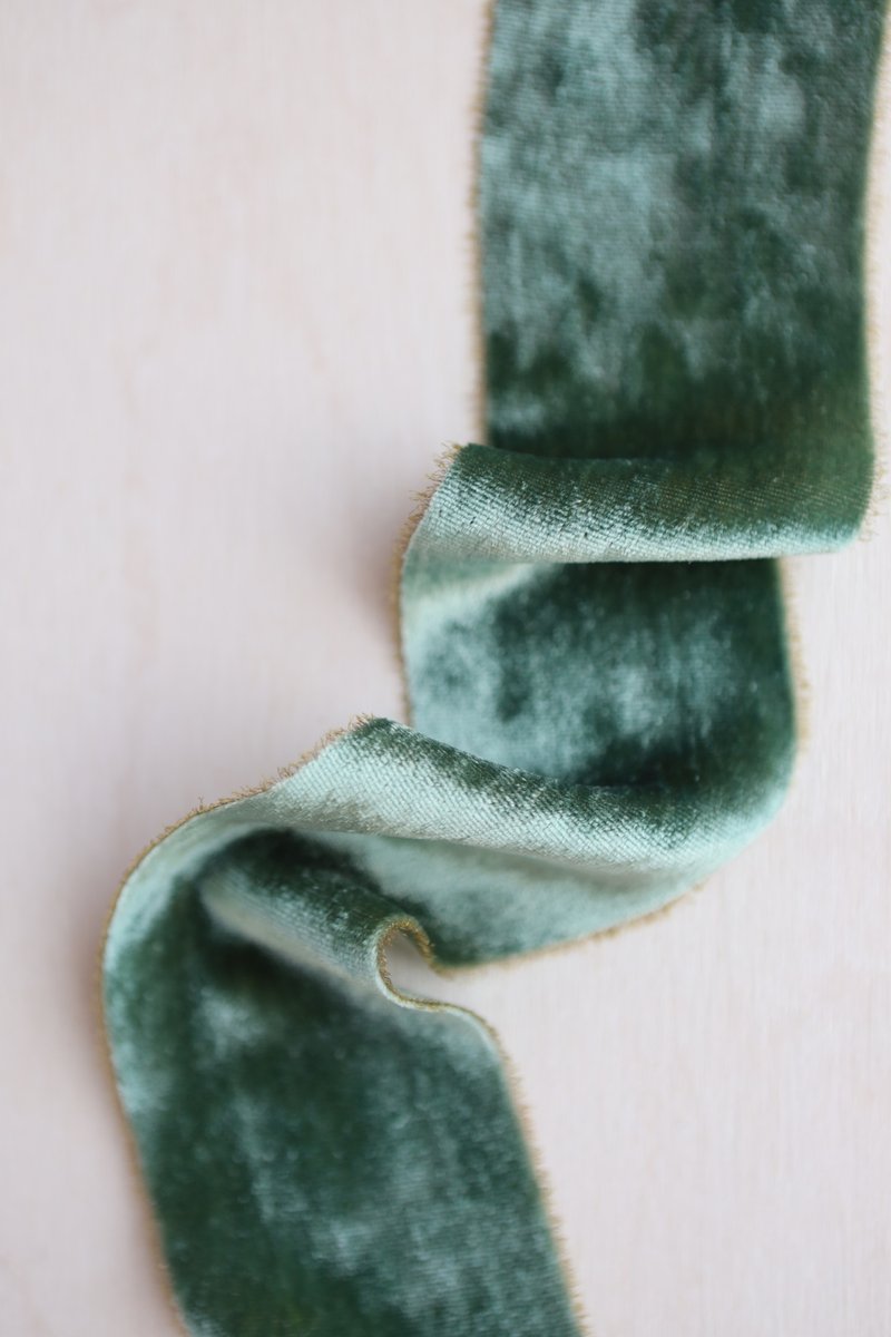 Forest Green Velvet Silk Ribbon / Hand Dyed Velvet Silk Ribbon - วัสดุห่อของขวัญ - ผ้าไหม สีเขียว