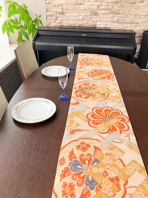 豪華　着物の帯のテーブルランナー　正絹100%