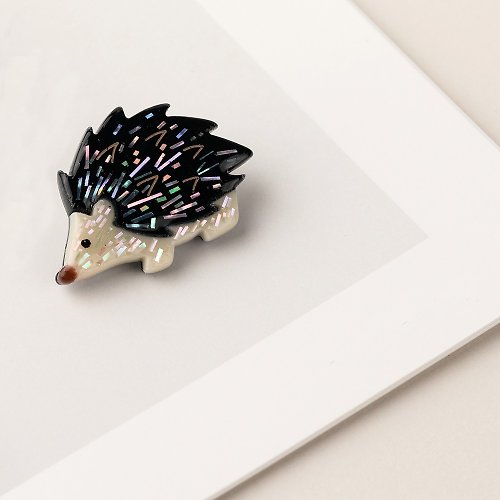 MIZI Art, mother-of-pearl crafts by Korean artist Hedgehog, Mother-of-pearl Brooch
