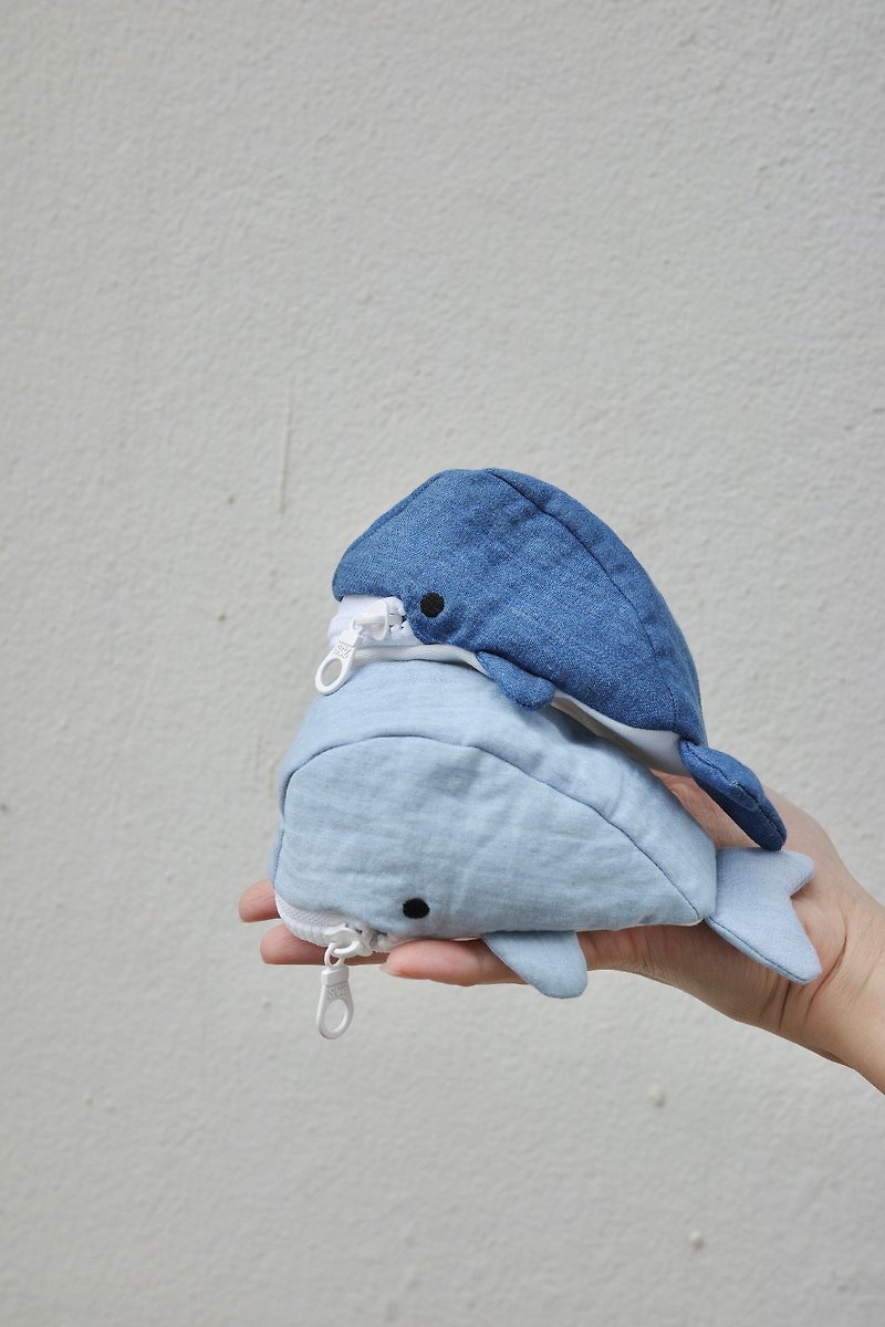 mini Glutton Whale pouch (2 colors available) - กระเป๋าใส่เหรียญ - ไฟเบอร์อื่นๆ สีน้ำเงิน