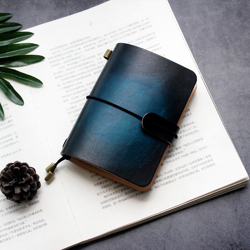 靛藍色復古 手帳本真皮筆記本 日記本TN旅行本 可客製化 手工製作 - 筆記本/手帳 - 真皮 藍色