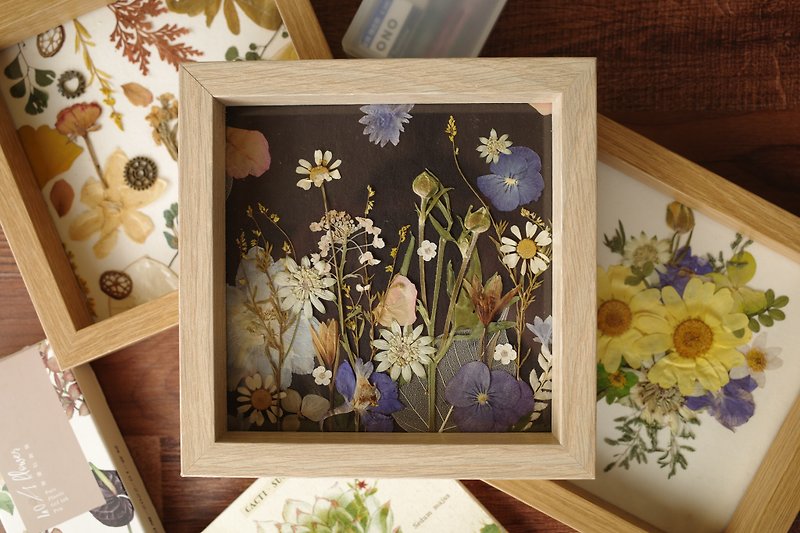 Clear stock before going abroad, embossed photo frames/embossed plant illustrations, flower frames, wooden photo frames, ornaments for decoration - Picture Frames - Plants & Flowers Multicolor