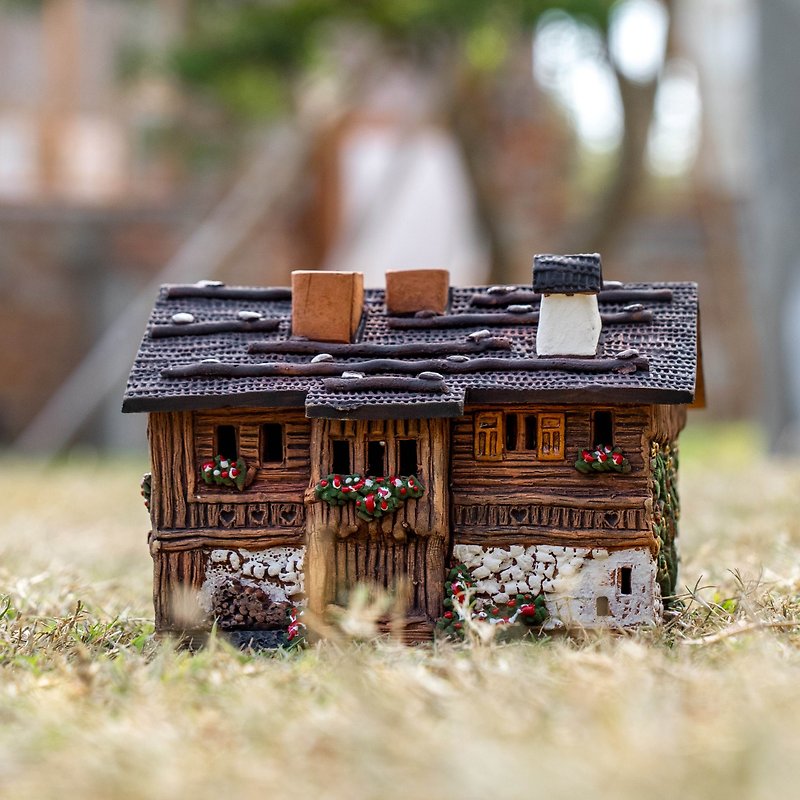 The old house in Tirol, Italy is 10cm high - Items for Display - Pottery 
