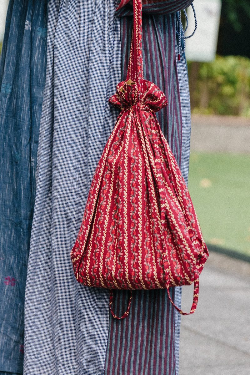 Woodcut Stamped Handbag_Red - กระเป๋าถือ - ผ้าฝ้าย/ผ้าลินิน สีแดง