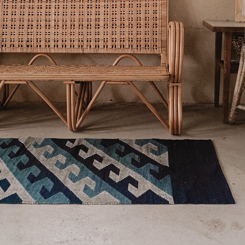 [Langyu] Plant-dyed hand-woven pattern thick cotton blanket/rug/carpet (sea and sky blue) - พรมปูพื้น - ผ้าฝ้าย/ผ้าลินิน สีน้ำเงิน