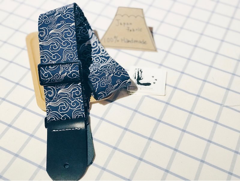Hongkong handmade - Japanese Blue Dye Fabric Guitar Strap - อุปกรณ์กีตาร์ - ผ้าฝ้าย/ผ้าลินิน สีน้ำเงิน
