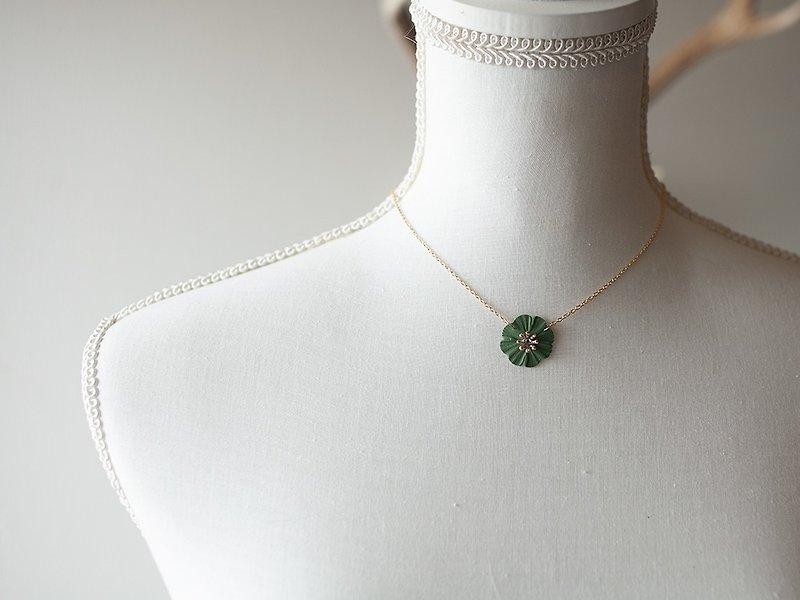 One flower necklace/khaki - Necklaces - Clay Green