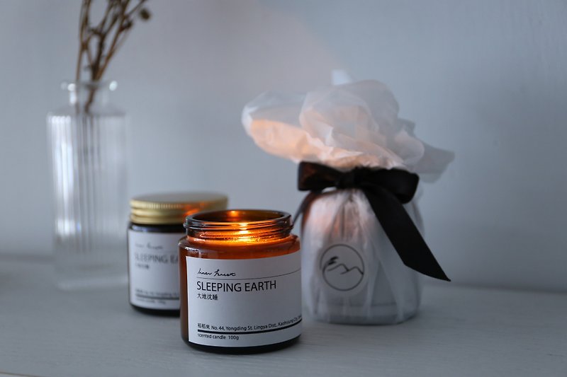 Sleeping Earth Scented Candle - เทียน/เชิงเทียน - ขี้ผึ้ง ขาว
