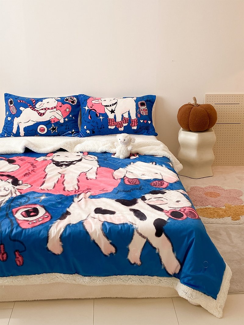 Retro lamb dark blue cute imitation sherpa warm blanket sofa blanket - Blankets & Throws - Polyester Multicolor