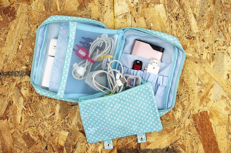 波點旅行化妝品袋與可拆卸小袋 - 藍色 - 化妝包/收納袋 - 塑膠 藍色