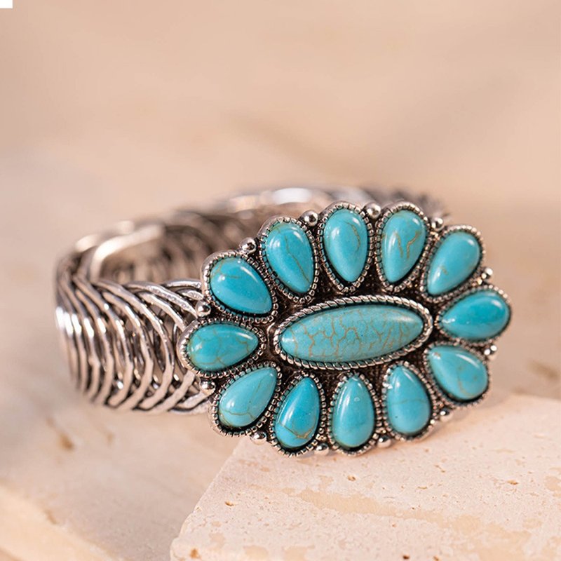 Rustic Couture's Elegant Turquoise Bracelet - สร้อยข้อมือ - โลหะ สีน้ำเงิน