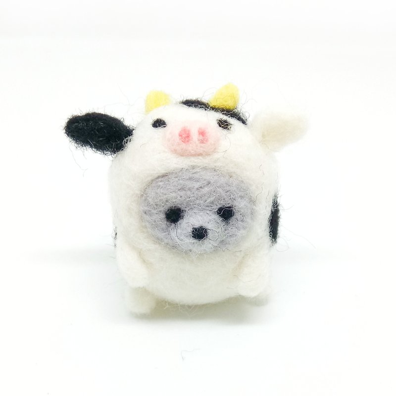 Little mouse in a cow outfit-wool felt - ของวางตกแต่ง - ขนแกะ ขาว