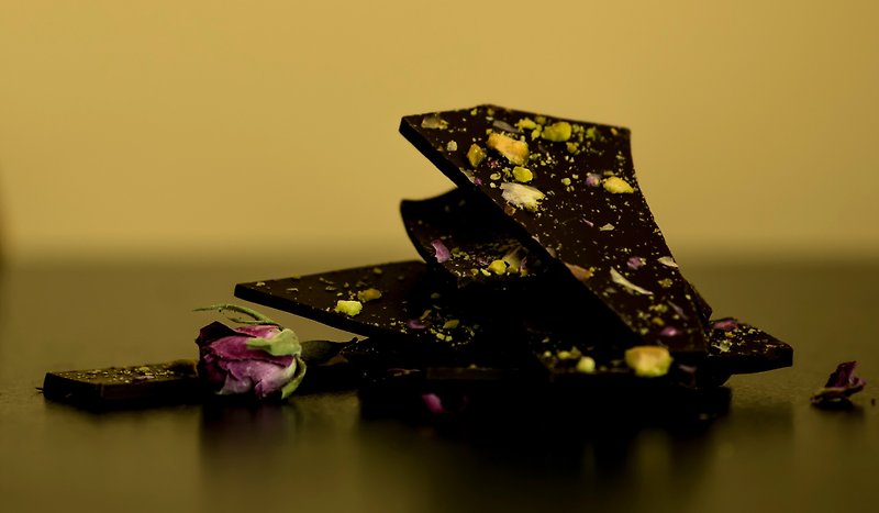 ローズピスタチオ71％ダークチョコレート - チョコレート - その他の素材 ピンク
