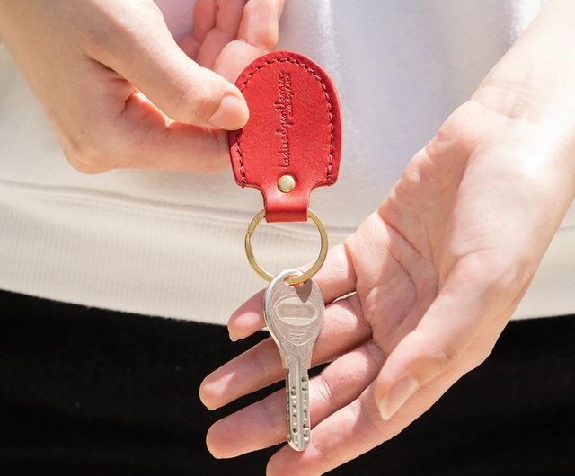 motto Cocoon Key Holder (Italian Full Grain Tumbled Cow Leather) - Shop  Motto Carpe Diem Keychains - Pinkoi