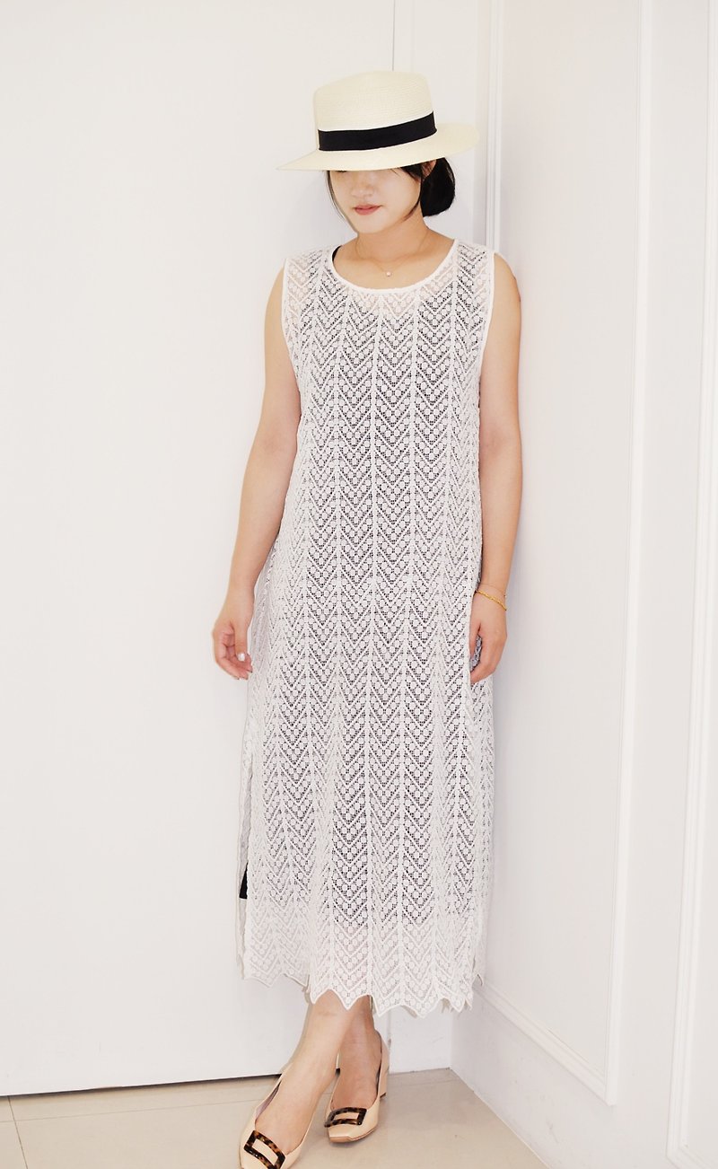 Flat 135 X Taiwan designer series two-piece collocation polka dot lace with pleated shoulder vest - One Piece Dresses - Cotton & Hemp White