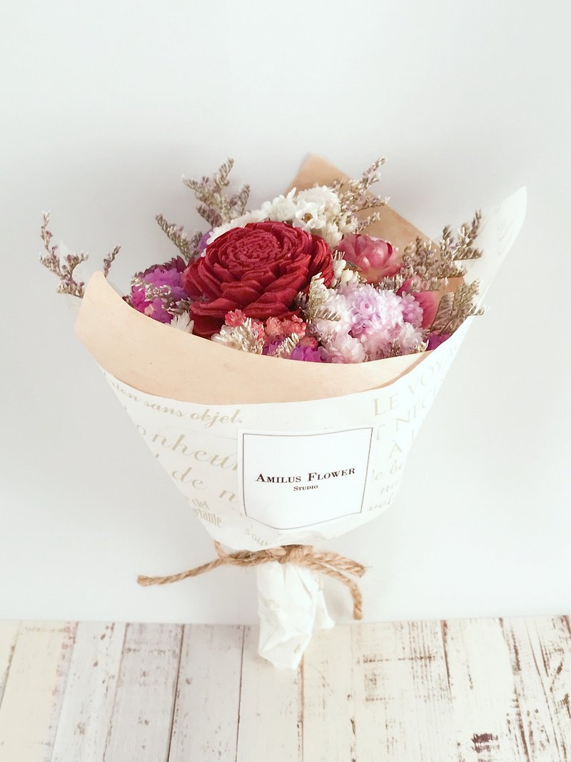Elegant love you dry small bouquet graduation / gift / not withered / dry flowers / wedding small things - ช่อดอกไม้แห้ง - พืช/ดอกไม้ สีแดง