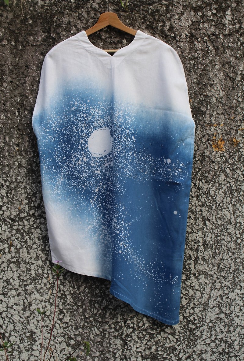 自在染isvara 手工藍染 宇宙系列 銀河 - 洋裝/連身裙 - 棉．麻 藍色