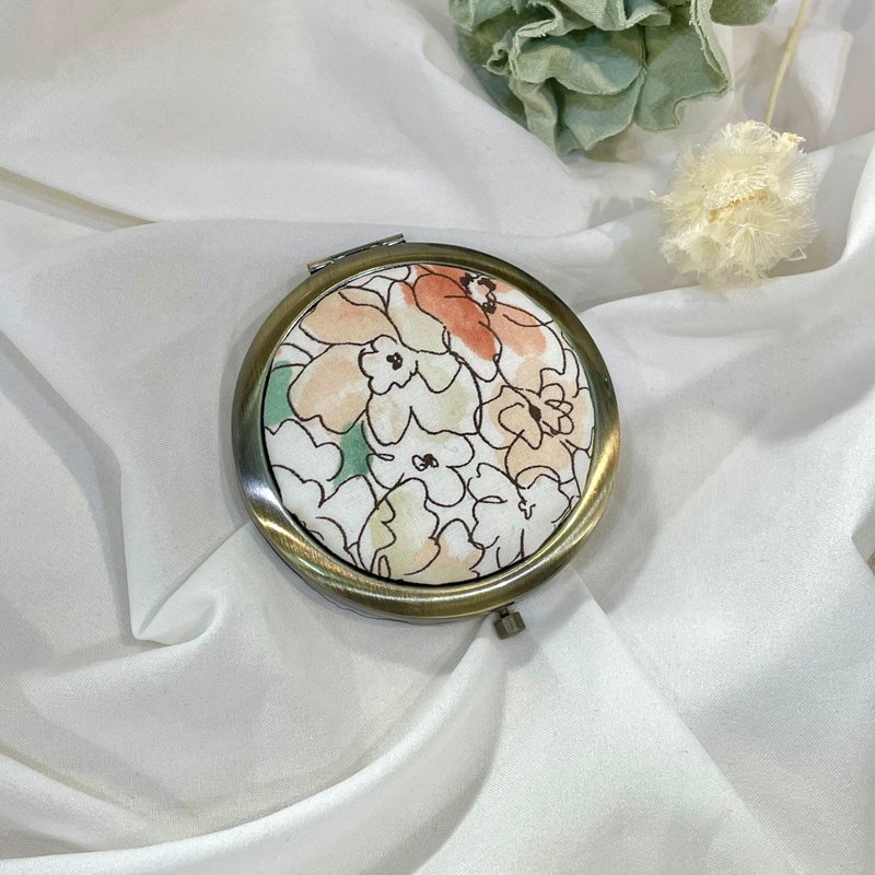 Flower round mirror portable mirror orange flowers - Makeup Brushes - Glass Orange