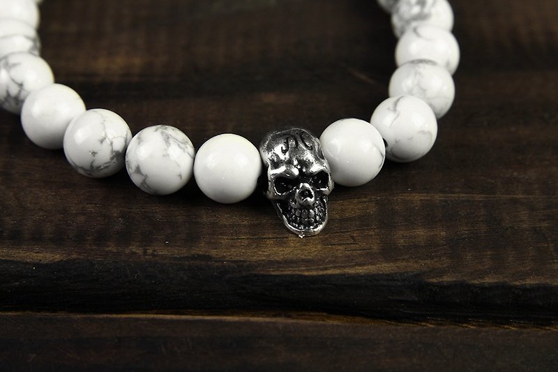 【METALIZE】Skulls 8MM Beaded Bracelet Skull 8MM Beaded Bracelet - White Turquoise - สร้อยข้อมือ - เครื่องเพชรพลอย 
