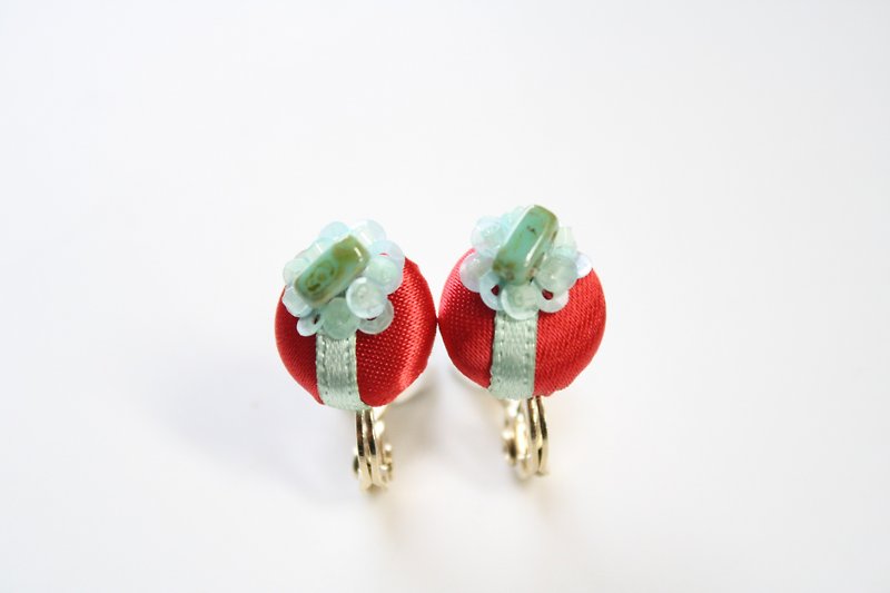 Earring of Czechosovak beads - ต่างหู - เครื่องเพชรพลอย สีแดง