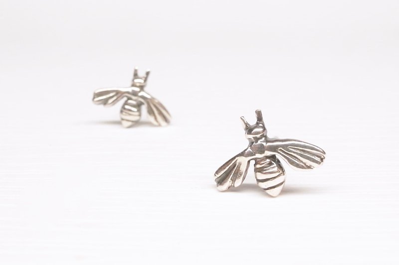 《二毛銀》【蜂系列─小蜜蜂小耳環】 - 耳環/耳夾 - 其他金屬 