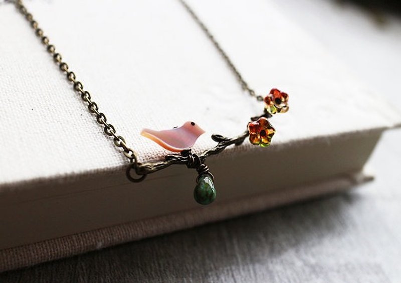 Bird necklace perched on a branch - สร้อยคอ - โลหะ สีนำ้ตาล