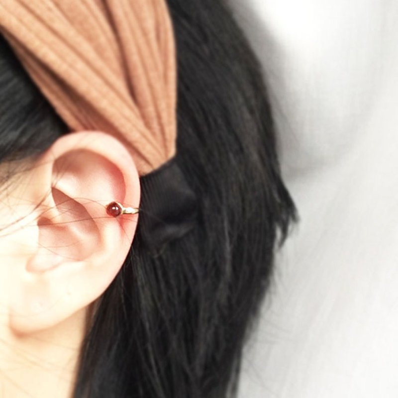 片耳　Red Garnet Ear Cuff Earrings - 耳環/耳夾/耳骨夾 - 寶石 紅色