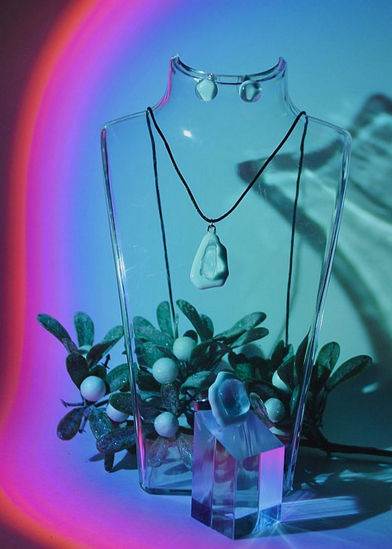 Winter Icicle Princess Statement Charm Necklace / Ice Queen Glass Pendant - สร้อยคอ - แก้ว 
