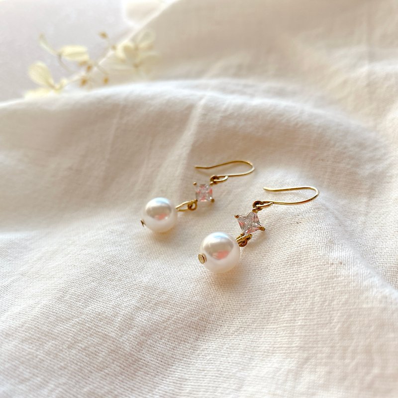 Summer snow-Brass pearl earrings - ต่างหู - ทองแดงทองเหลือง หลากหลายสี