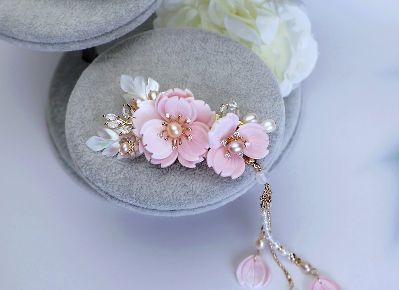 Lemon handmade hair accessories, natural rouge queen shell camellia hairpin/hair - Hair Accessories - Colored Glass Pink