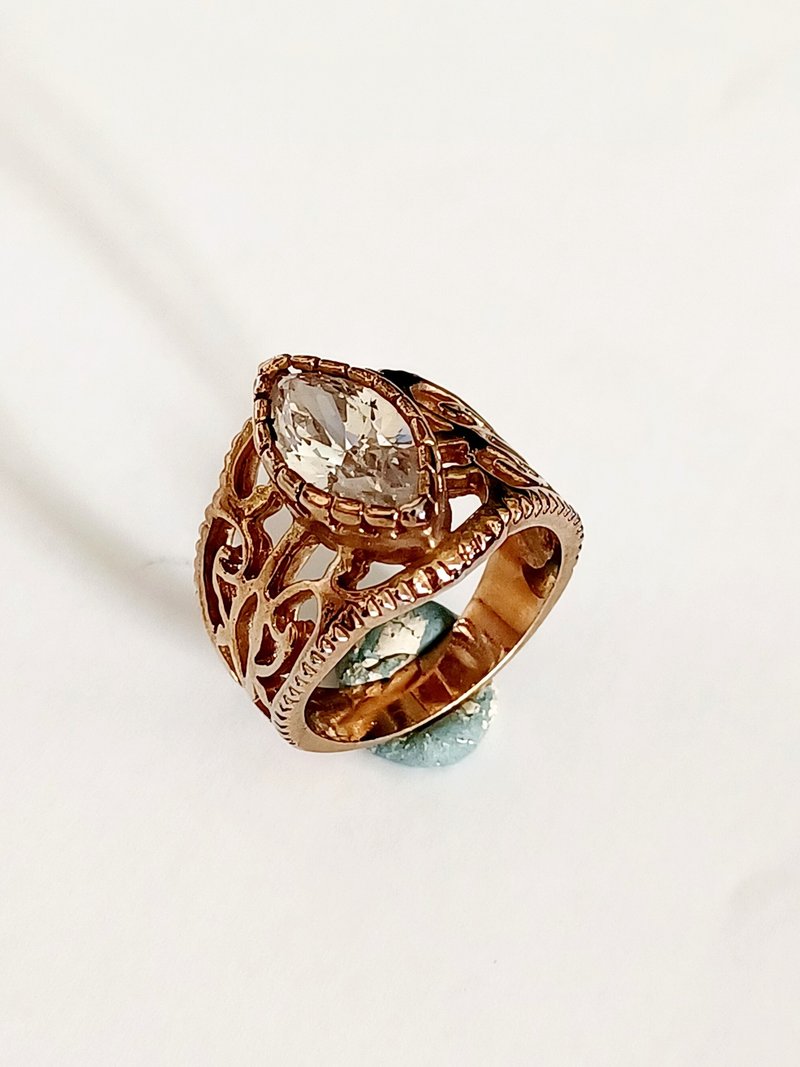 vintage jewelry elegant hollow single marquise Rhine ring - แหวนทั่วไป - โลหะ 