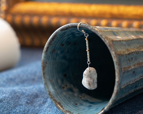 米石里 石穗-春分 簡約單邊垂墜耳環白色大理石耳環 手作飾品獨家設計