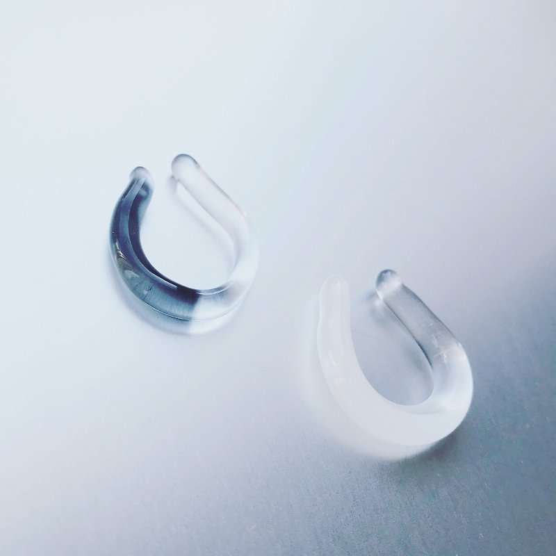 Glass Hoop Ear Cuffs Large / White or Black - 耳環/耳夾 - 玻璃 黑色