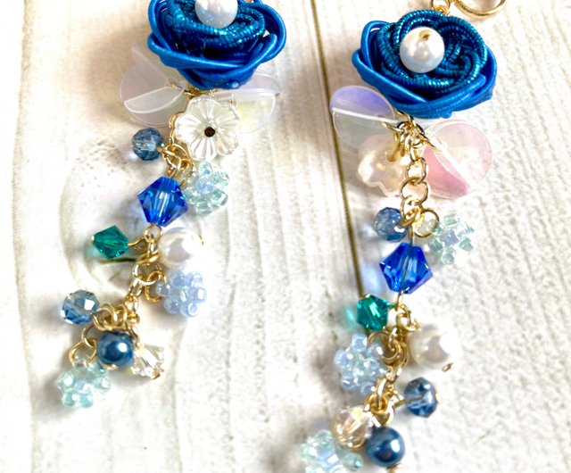 レジン イヤリング アイスブルー ドライフラワー アシンメトリー シルバー レジン イヤリング アイスブルー ドライフラワー アシンメトリー