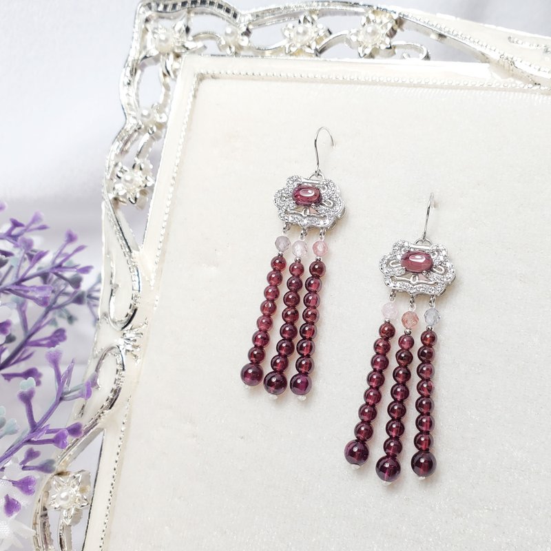 Natural red pomegranate Stone Ruyi long life lock tassel wisdom peace earrings only this one - ต่างหู - เครื่องเพชรพลอย สีแดง