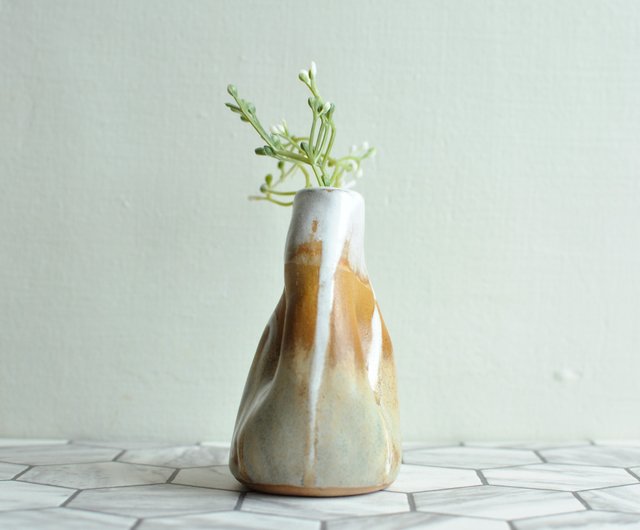 heyusoapstudio・手びねり陶器の花器・陶土製・自然釉薬の色合い