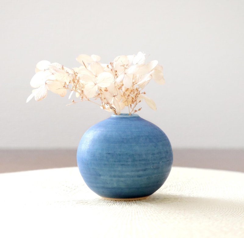 紺碧の釉薬 ころんと丸い一輪挿し - 花瓶/花器 - 陶 藍色