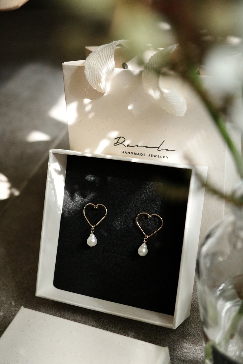 Water drop love pearl earrings 14kgf - Earrings & Clip-ons - Pearl White