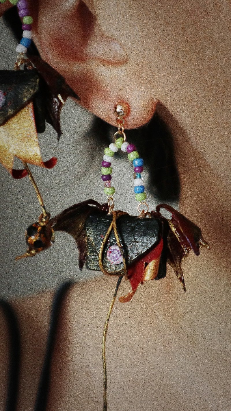 Original handmade personalized earrings - ต่างหู - วัสดุอื่นๆ สีดำ