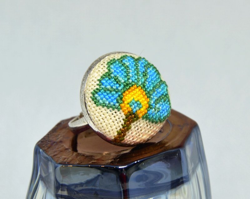 綠松石花刺繡戒指十字繡花卉飾品大自然手工製作的女孩禮物 - 戒指 - 繡線 藍色