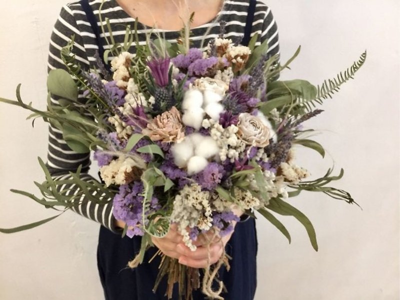 ドライブーケ。紫色の白い綿の乾燥花|ブライダルブーケ|写真ブーケ（カスタマイズ可能） - ドライフラワー・ブーケ - 寄せ植え・花 レッド