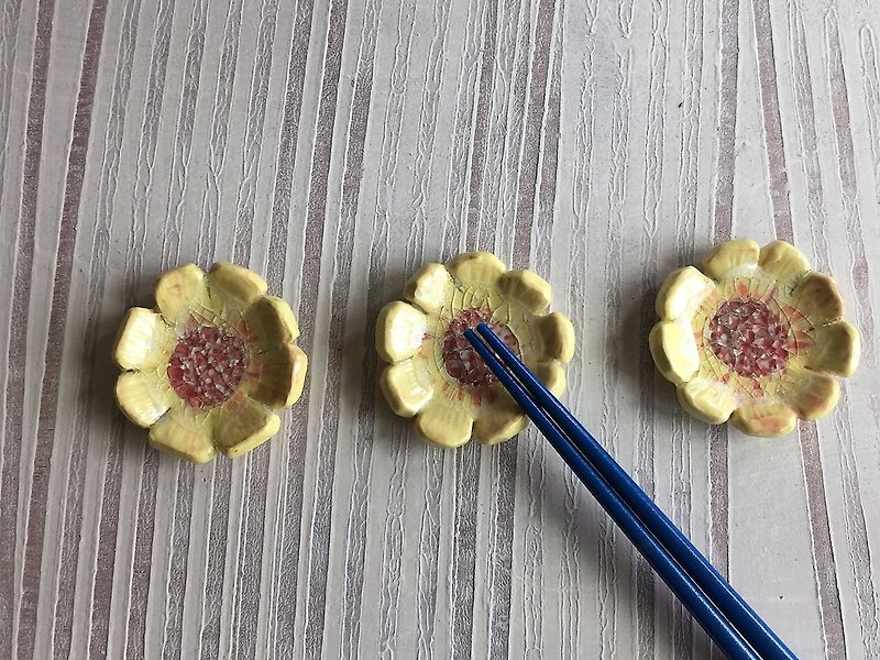 Goose yellow cracked flower chopsticks rack_ceramic chopsticks rack - ตะเกียบ - ดินเผา สีเหลือง