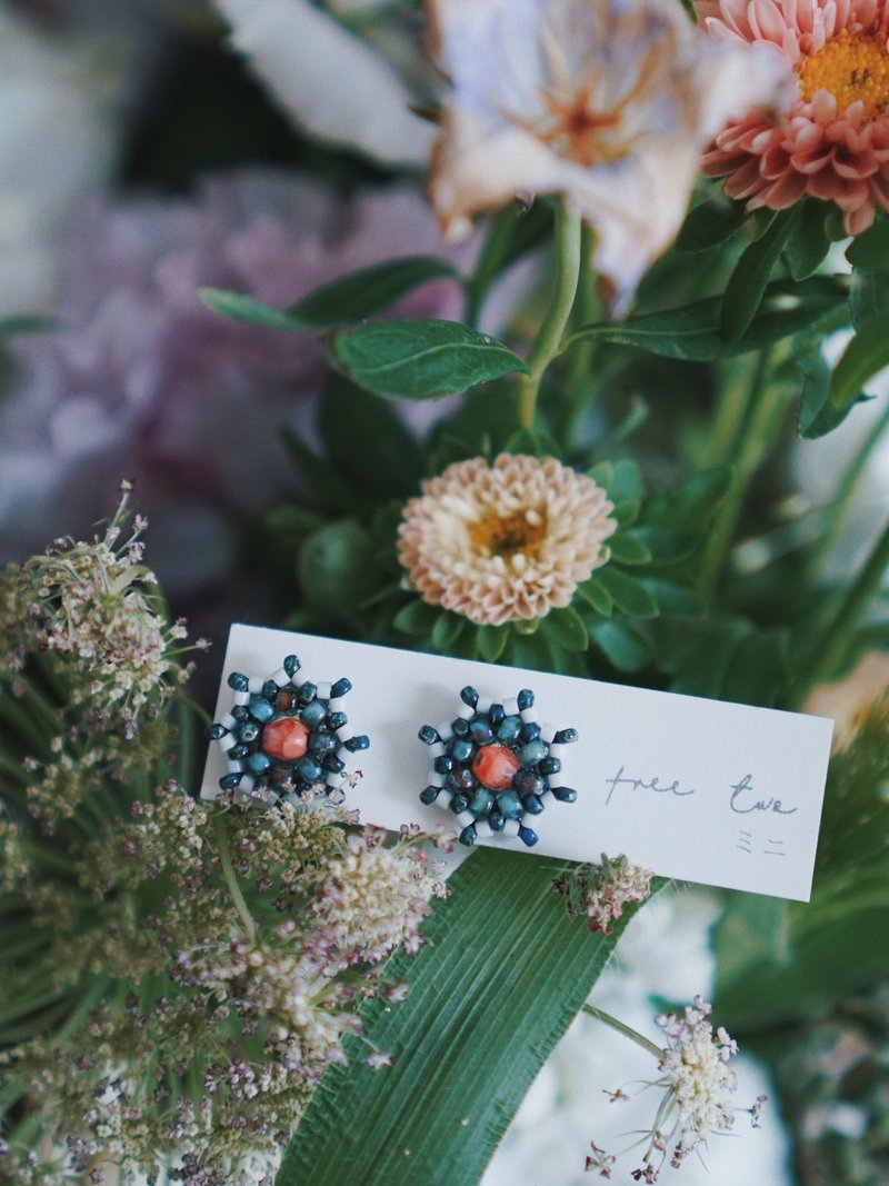 |Souvenirs|Original handmade imported rice beads exotic flower beaded earrings - ต่างหู - วัสดุอื่นๆ หลากหลายสี