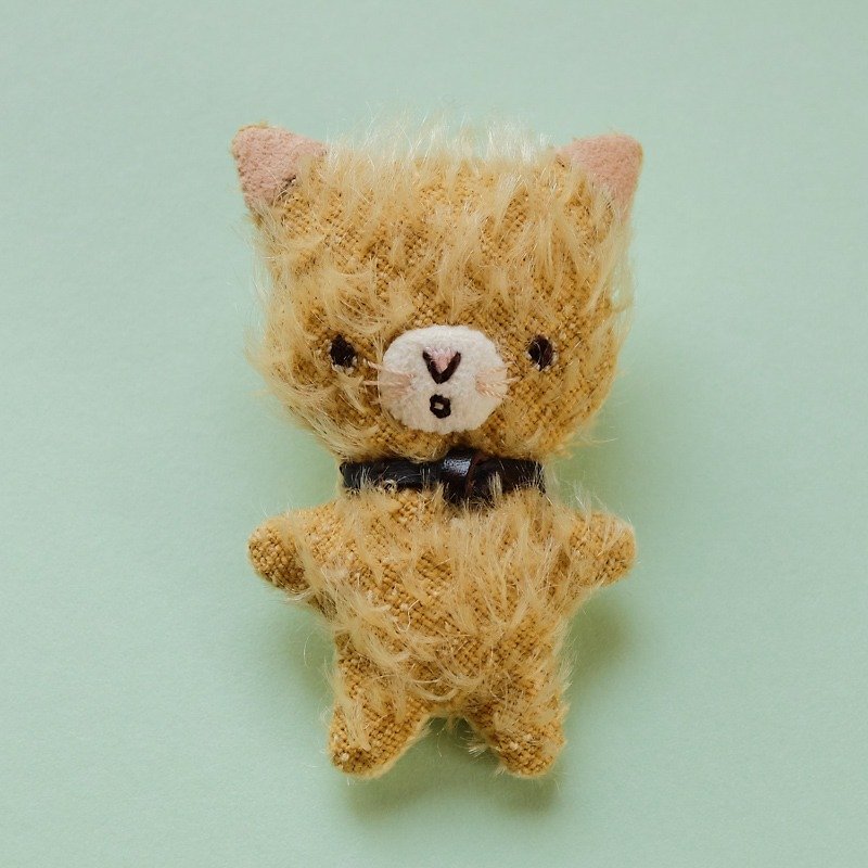 Brooch <cat> - Brooches - Other Materials Yellow
