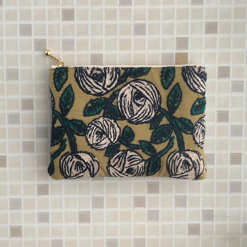 Handmade rose pattern pouch, small, khaki, with pocket, rose, made from high quality fabric, rosy - กระเป๋าเครื่องสำอาง - ผ้าฝ้าย/ผ้าลินิน สีกากี
