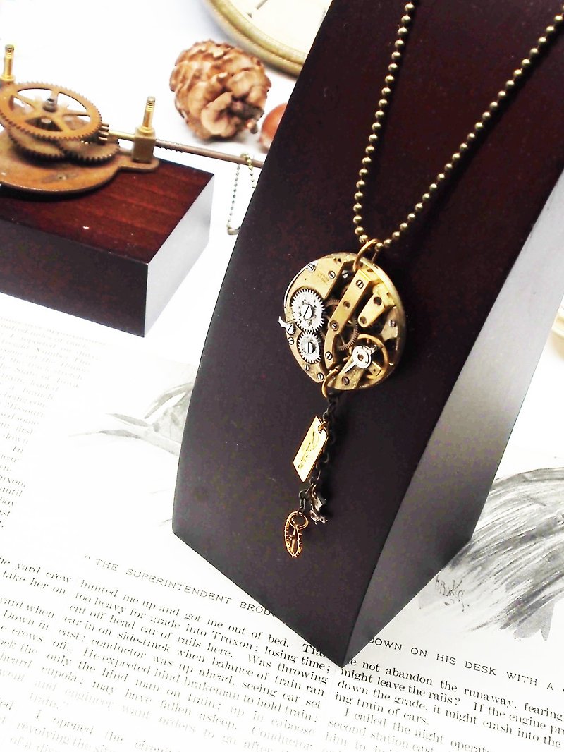1940 antique watch movement gear necklace Golden wheel - สร้อยคอ - โลหะ สีทอง