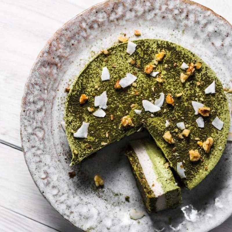 Vegan Matcha White Chocolate Cheesecake - Cake & Desserts - Fresh Ingredients Brown