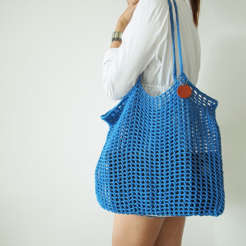 Crochet tote bag , shoulder bag with personalized leather tag - 手提包/手提袋 - 其他材質 藍色